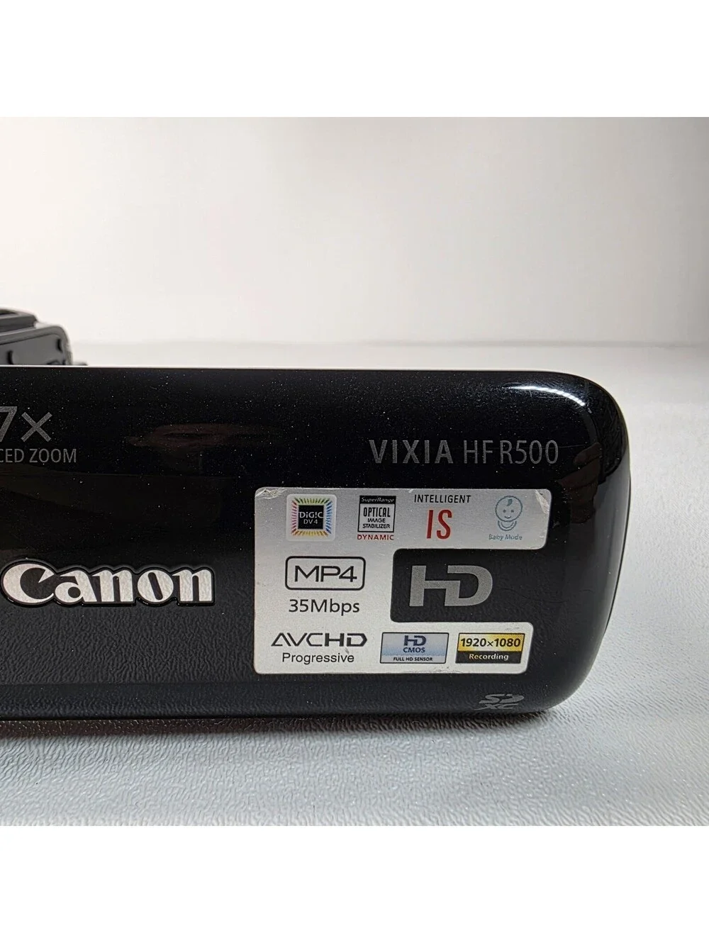 Canon Vixia HF R500 Video Camera Camcorder 32x Optical 57x IS Zoom BUNDLE
